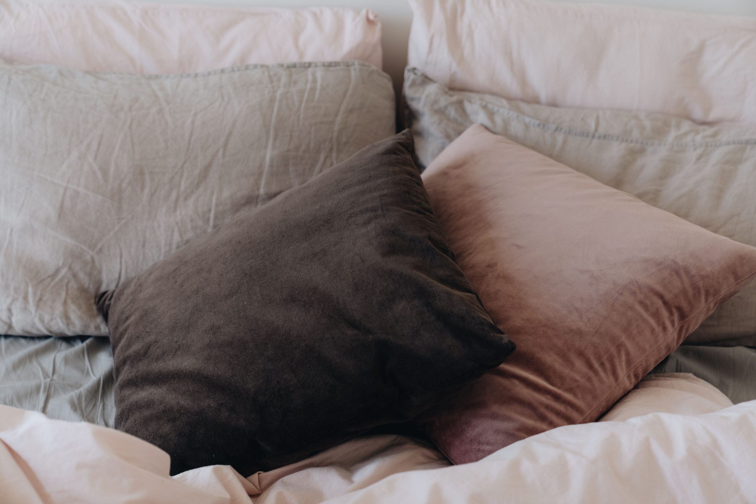 Best Pillows for Neck Pain: A Dreamer Night’s Sleep to Start Your Day in Magical Mode